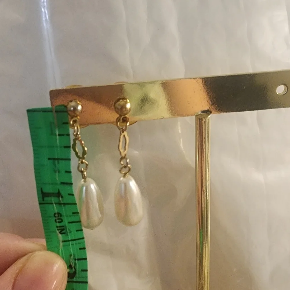 Elegant‎ Gold Tone and Pearl Drop Earrings